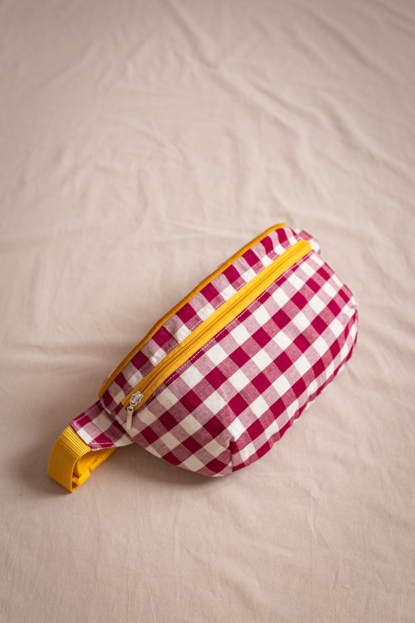 Saszetka Nerka City | Gingham | Red Plum
