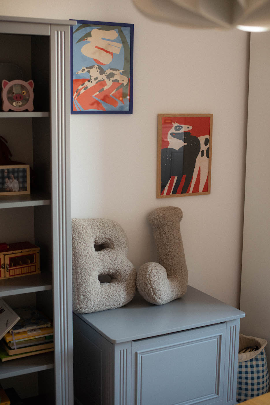 poduszka literka baranek B I J od bettys home. prezent dla dziecka. dekoracja pokoju dziecka