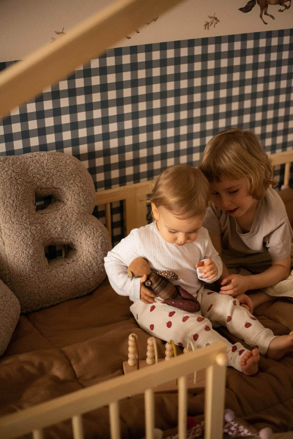 poduszka literka baranek B od bettys home. prezent dla dziecka. dekoracja pokoju dziecka