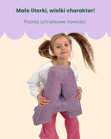 Poduszka literka sztruksowa — miękki skarb do pokoju dziecka