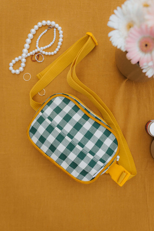 Saszetka nerka fanny pack od bettys home w kolorze zielonym green grass travel b