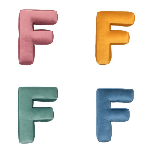 Poduszki literki welurowe F w czterech kolorach od Bettys Home przód