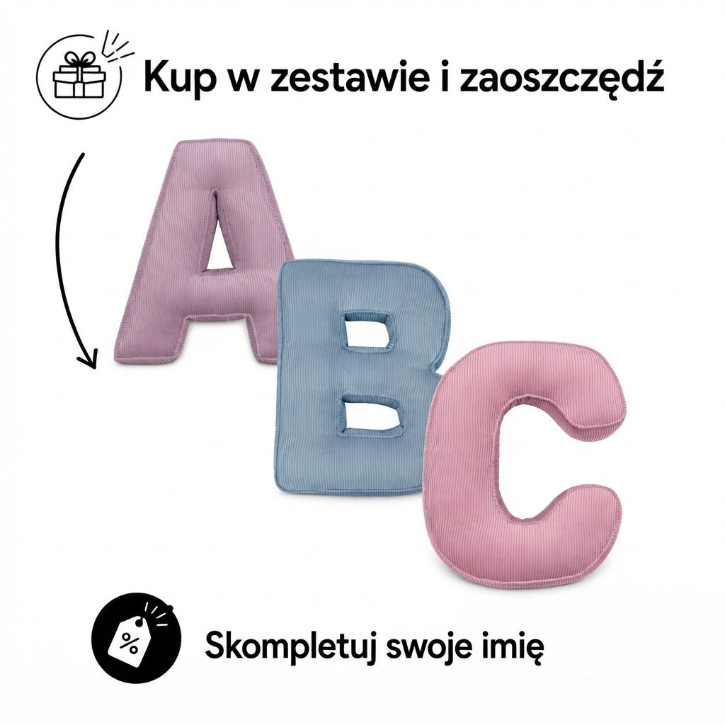 Poduszki Literki boucle od Bettys home na białym tle. Zestaw liter w promocji 4