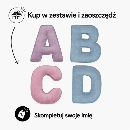 Poduszki Literki boucle od Bettys home na białym tle. Zestaw liter w promocji 5