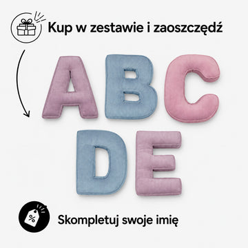 Poduszki Literki boucle od Bettys home na białym tle. Zestaw liter w promocji 3