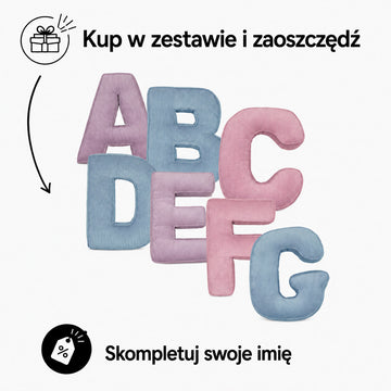 Poduszki Literki boucle od Bettys home na białym tle. Zestaw liter w promocji 2