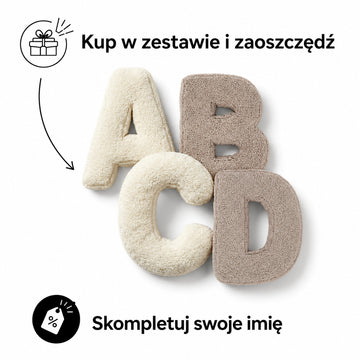 Poduszki Literki boucle od Bettys home na białym tle  g