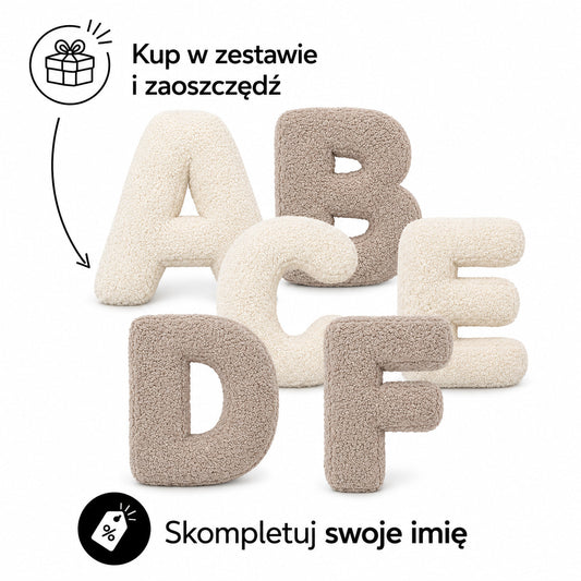 Poduszki Literki boucle od Bettys home na białym tle  b