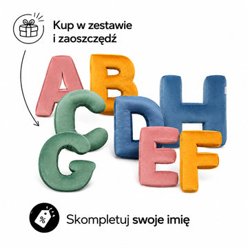 Poduszki Literki welurowe od Bettys home na białym tle 