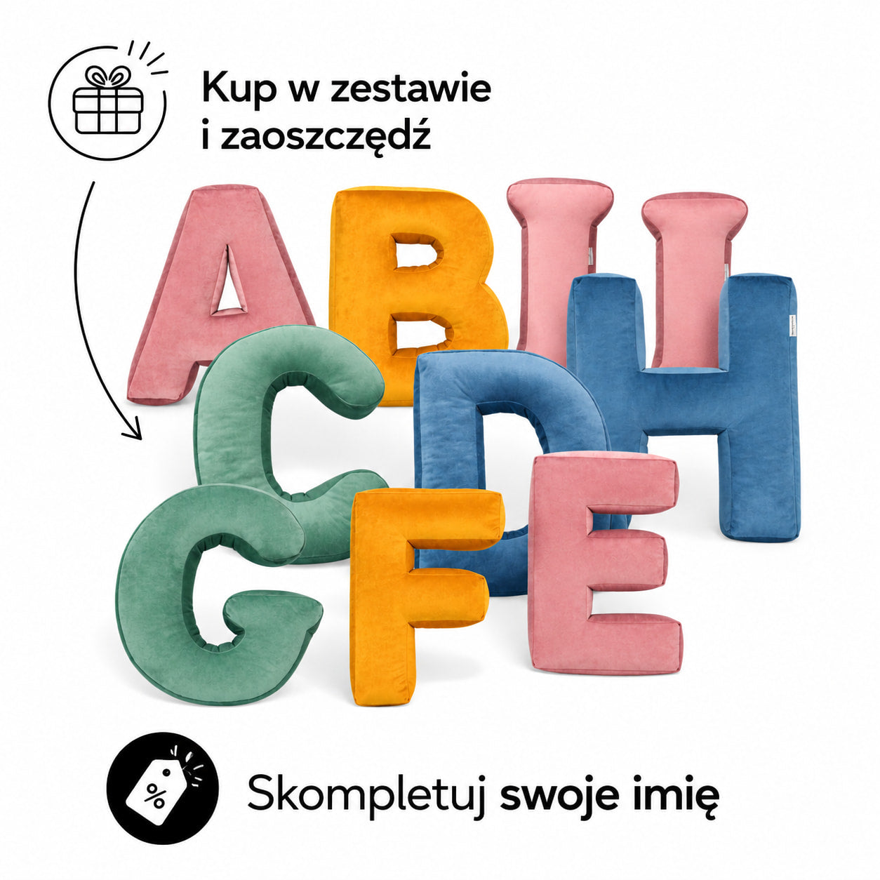 Poduszki Literki welurowe od Bettys home na białym tle 